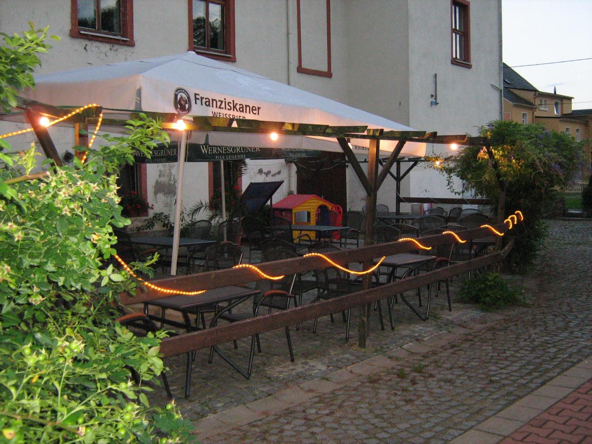 Gasthof Und Hotel Roter Hirsch Claußnitz Esterno foto